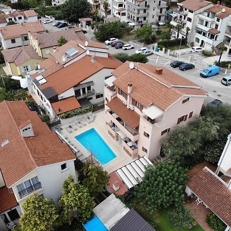 Zdjelar Aparthotel Porec Exterior photo