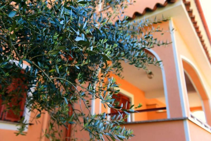 Zdjelar Aparthotel Porec Exterior photo