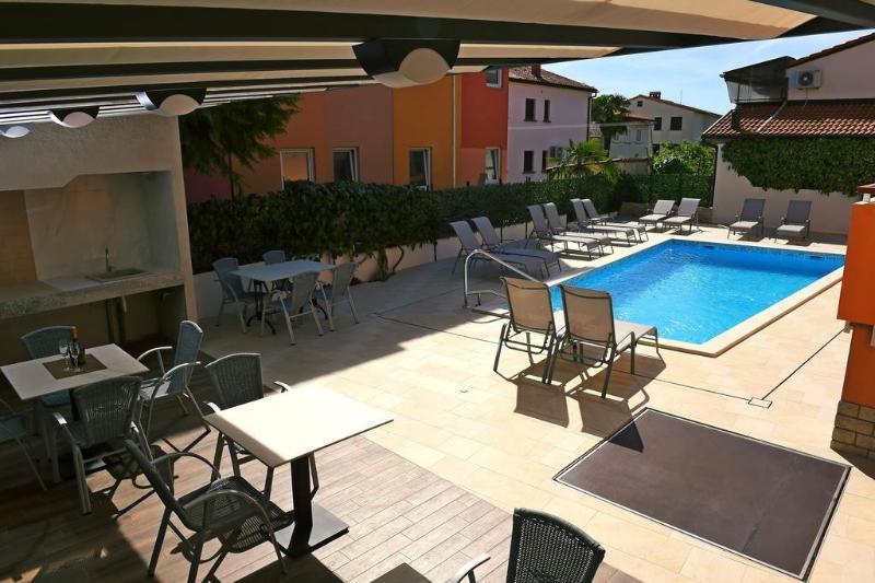 Zdjelar Aparthotel Porec Exterior photo