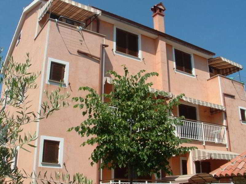 Zdjelar Aparthotel Porec Exterior photo