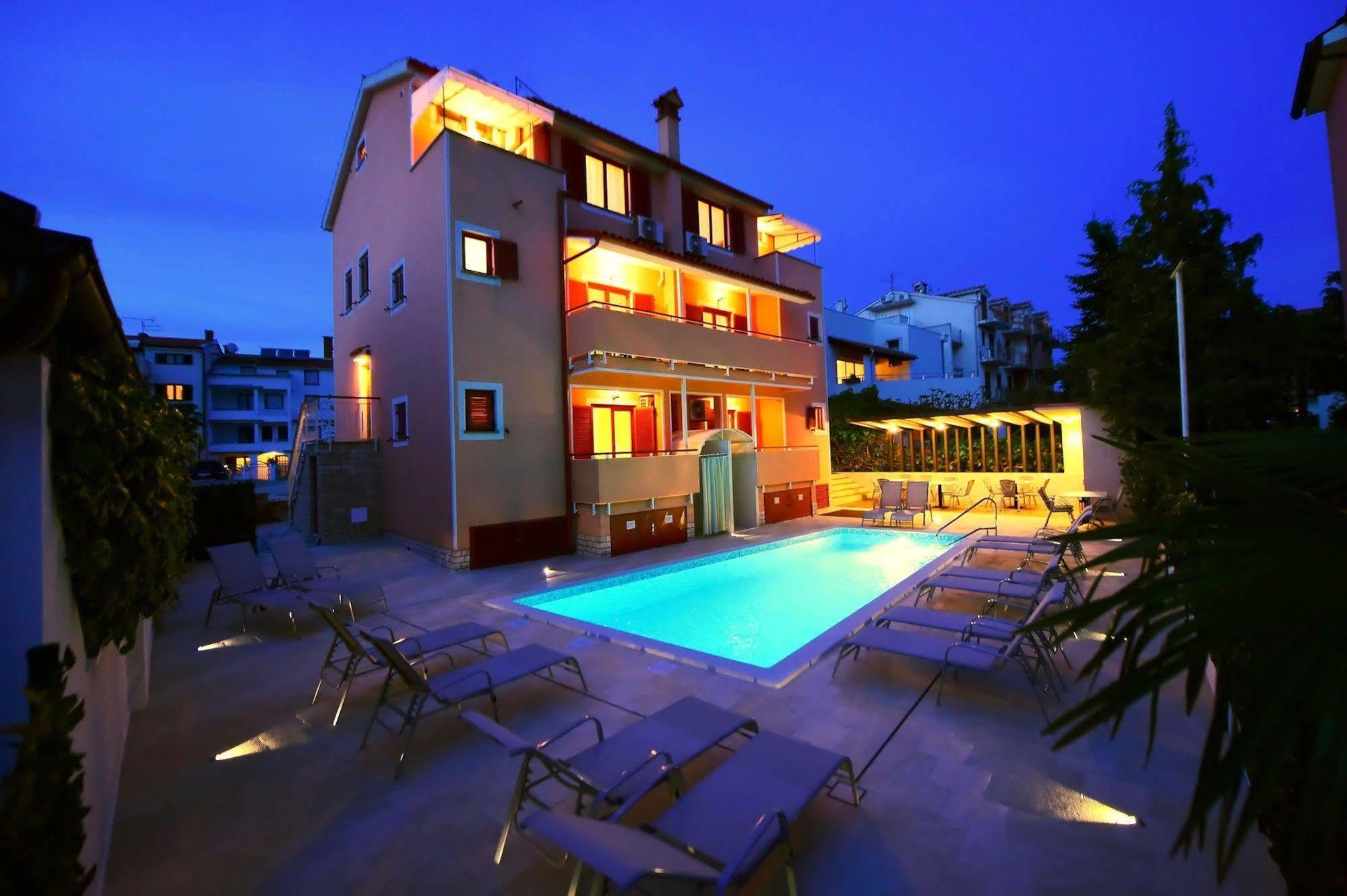 Zdjelar Aparthotel Porec Exterior photo
