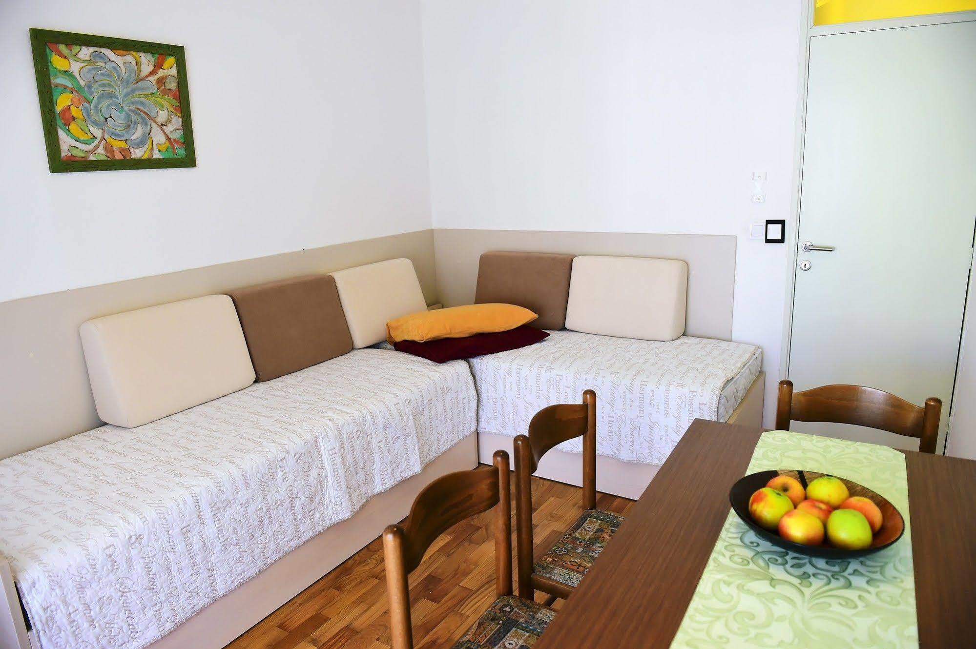 Zdjelar Aparthotel Porec Exterior photo