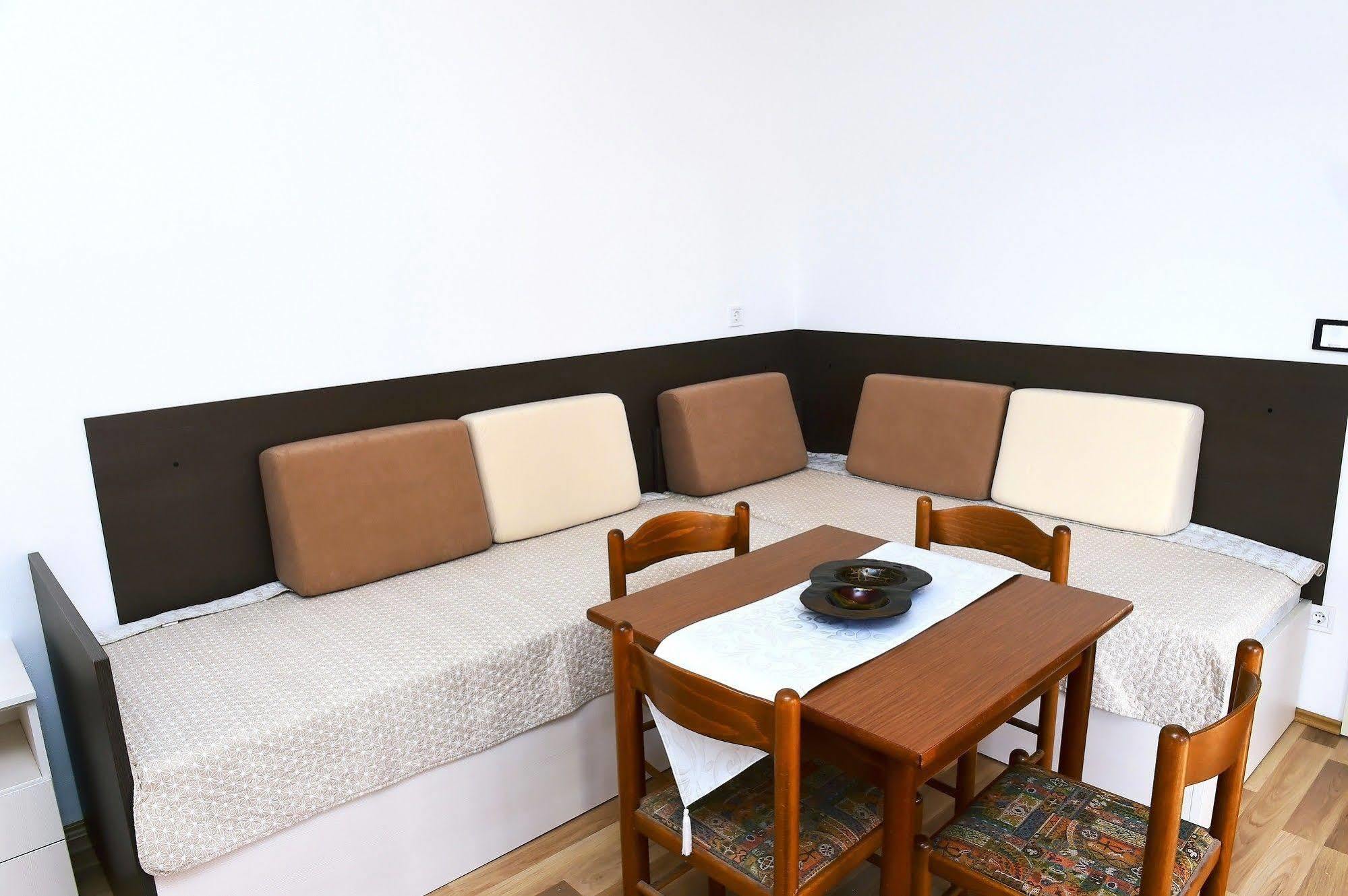 Zdjelar Aparthotel Porec Exterior photo